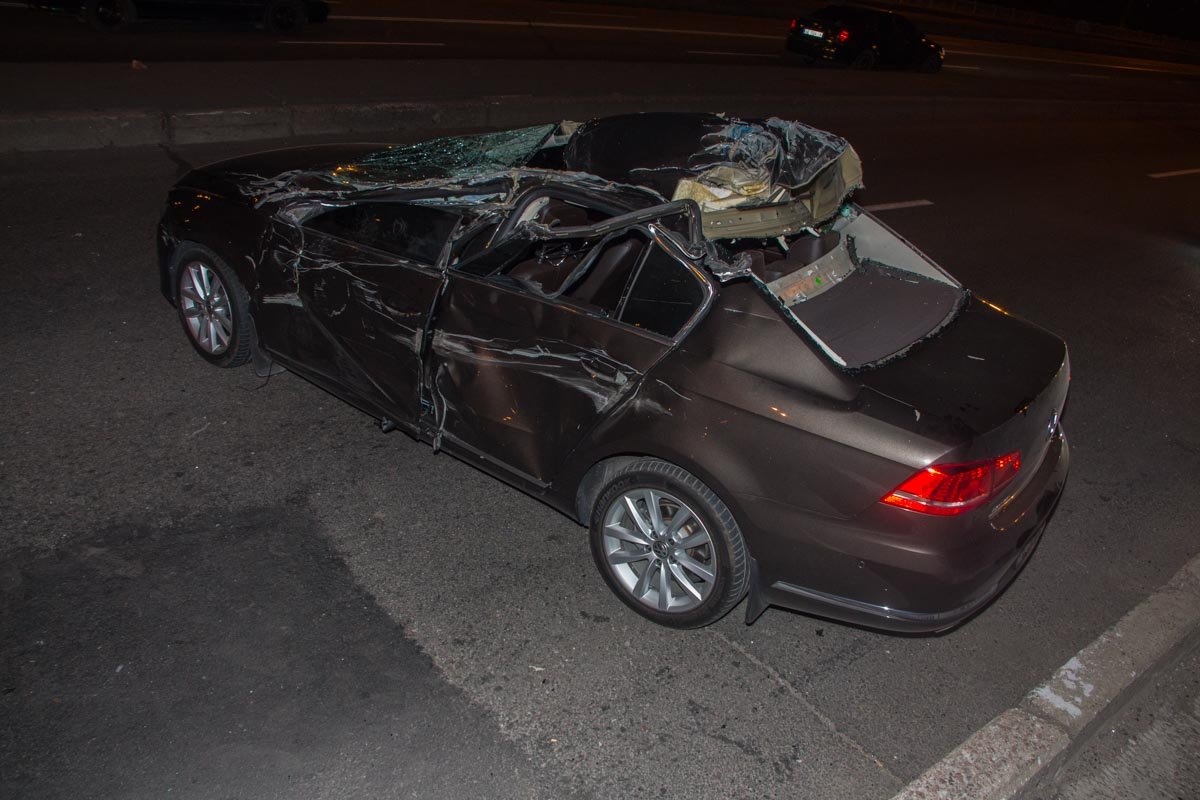 На Слобожанском проспекте столкнулись грузовик и Volkswagen: есть пострадавший 5