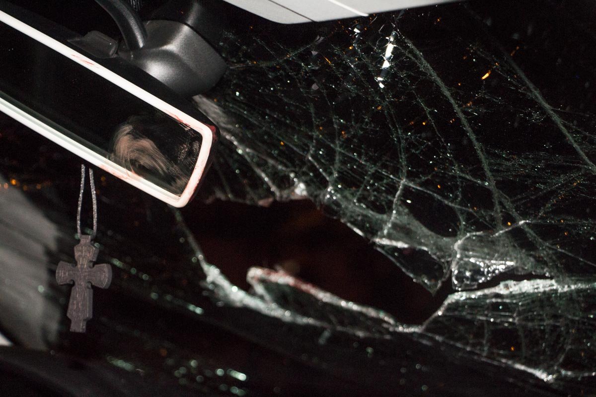 На Кайдакском пути Skoda наехала на бордюр и перевернулась 6