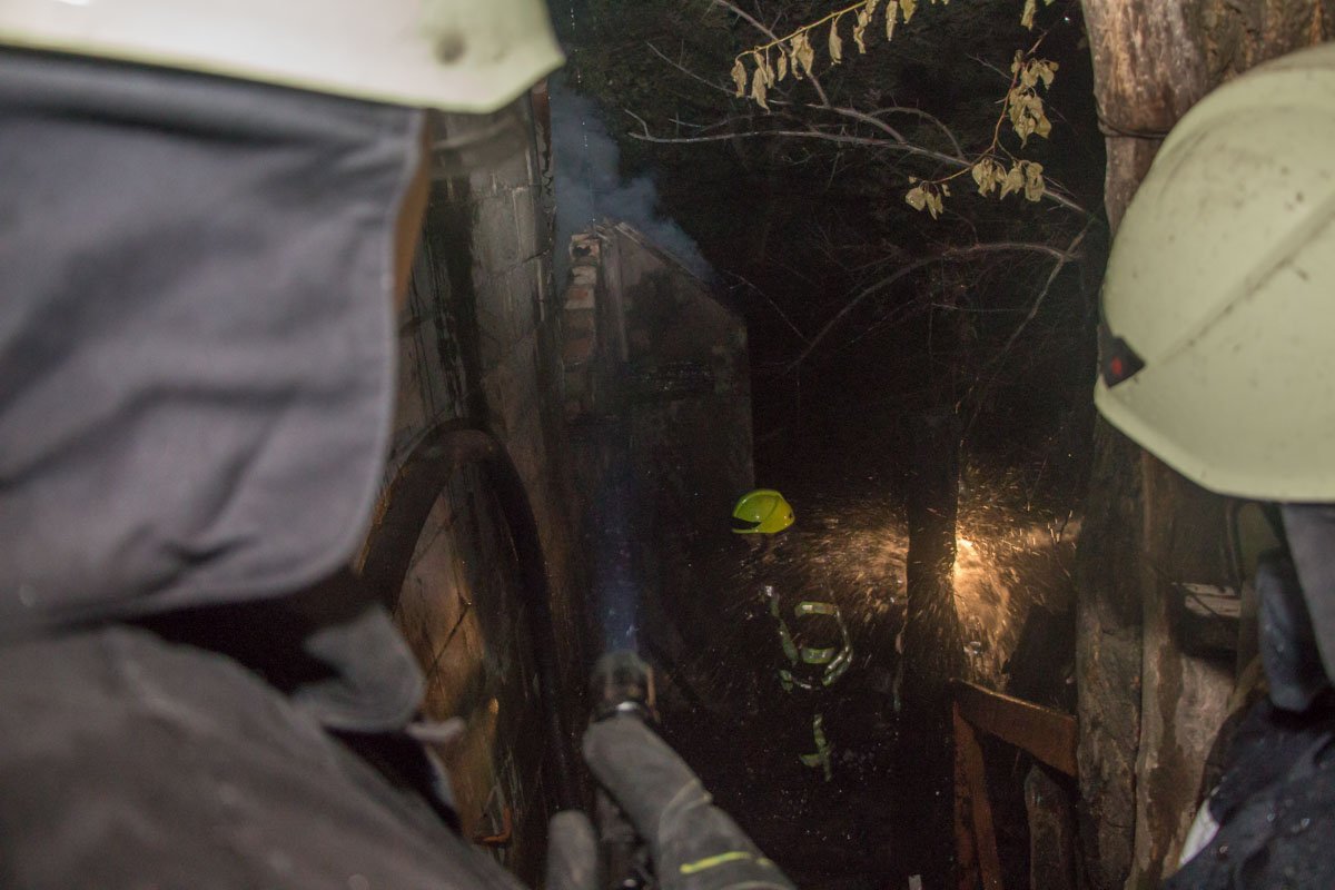 В Днепре на Косогорной улице сгорел сарай 3