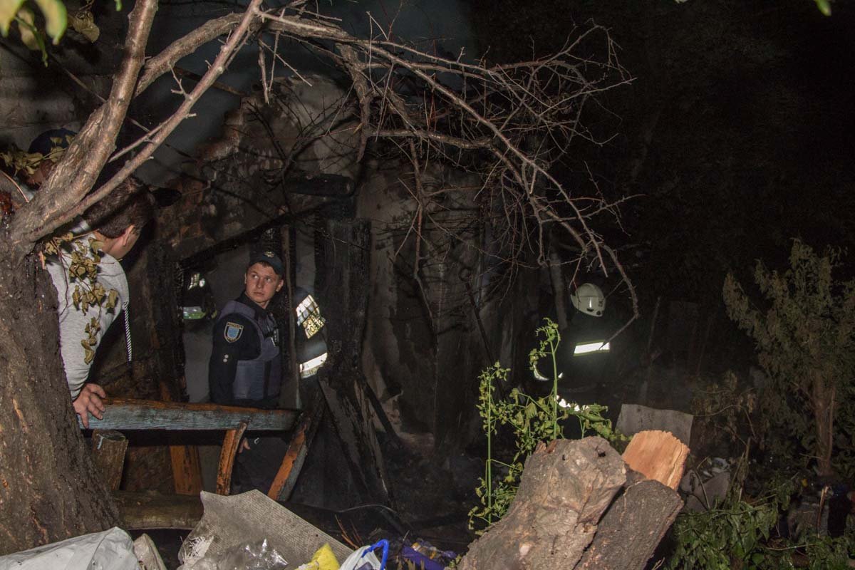 В Днепре на Косогорной улице сгорел сарай 4