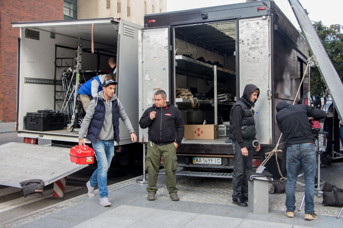 Толпы людей и десятки полицейских: что происходит на Екатеринославском бульваре 2