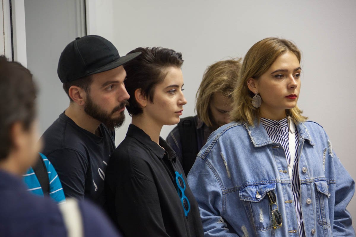 Пометки кровью и самозашивание в кокон: в центре Днепра показали перформансы 1