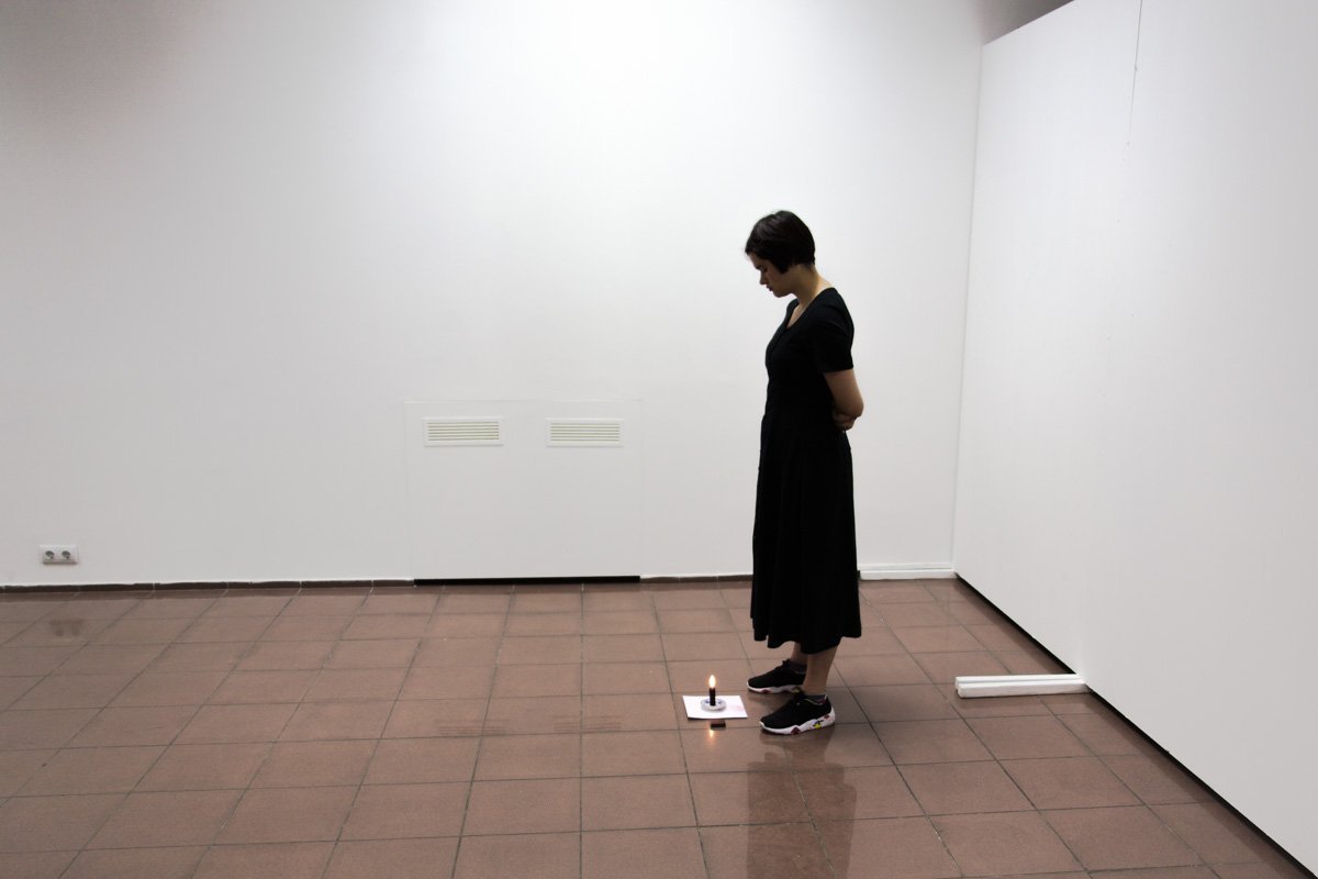 Пометки кровью и самозашивание в кокон: в центре Днепра показали перформансы 9