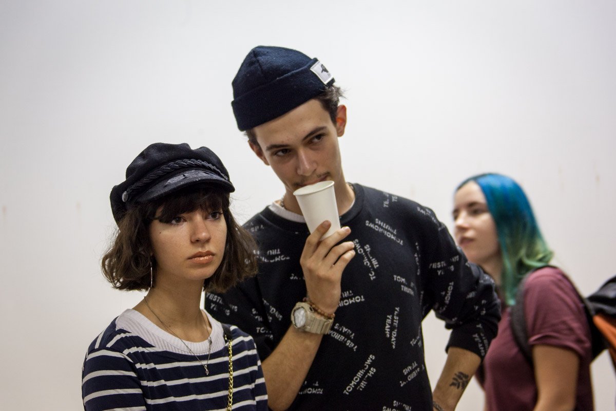 Пометки кровью и самозашивание в кокон: в центре Днепра показали перформансы 10