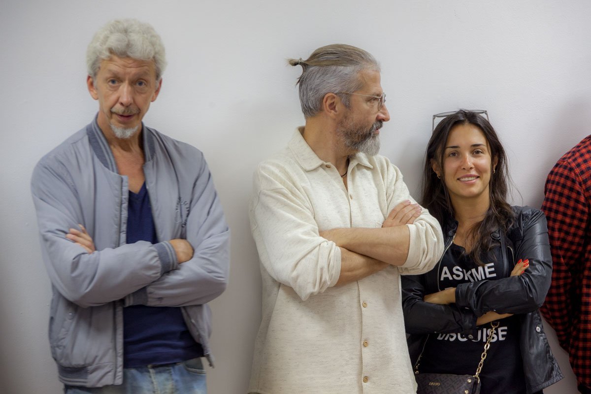 Пометки кровью и самозашивание в кокон: в центре Днепра показали перформансы 22