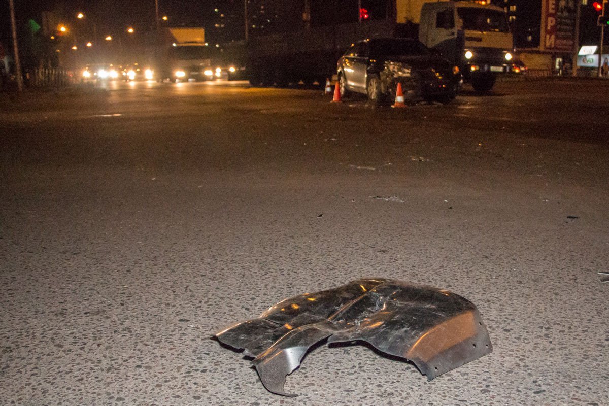 Легковушки, машина охраны "Гуард" и лошадь: на Донецком шоссе произошла авария 1