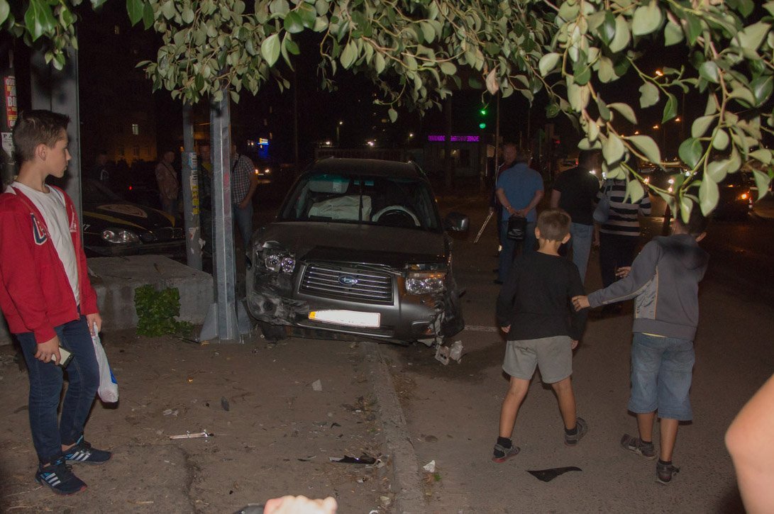 Легковушки, машина охраны "Гуард" и лошадь: на Донецком шоссе произошла авария 2