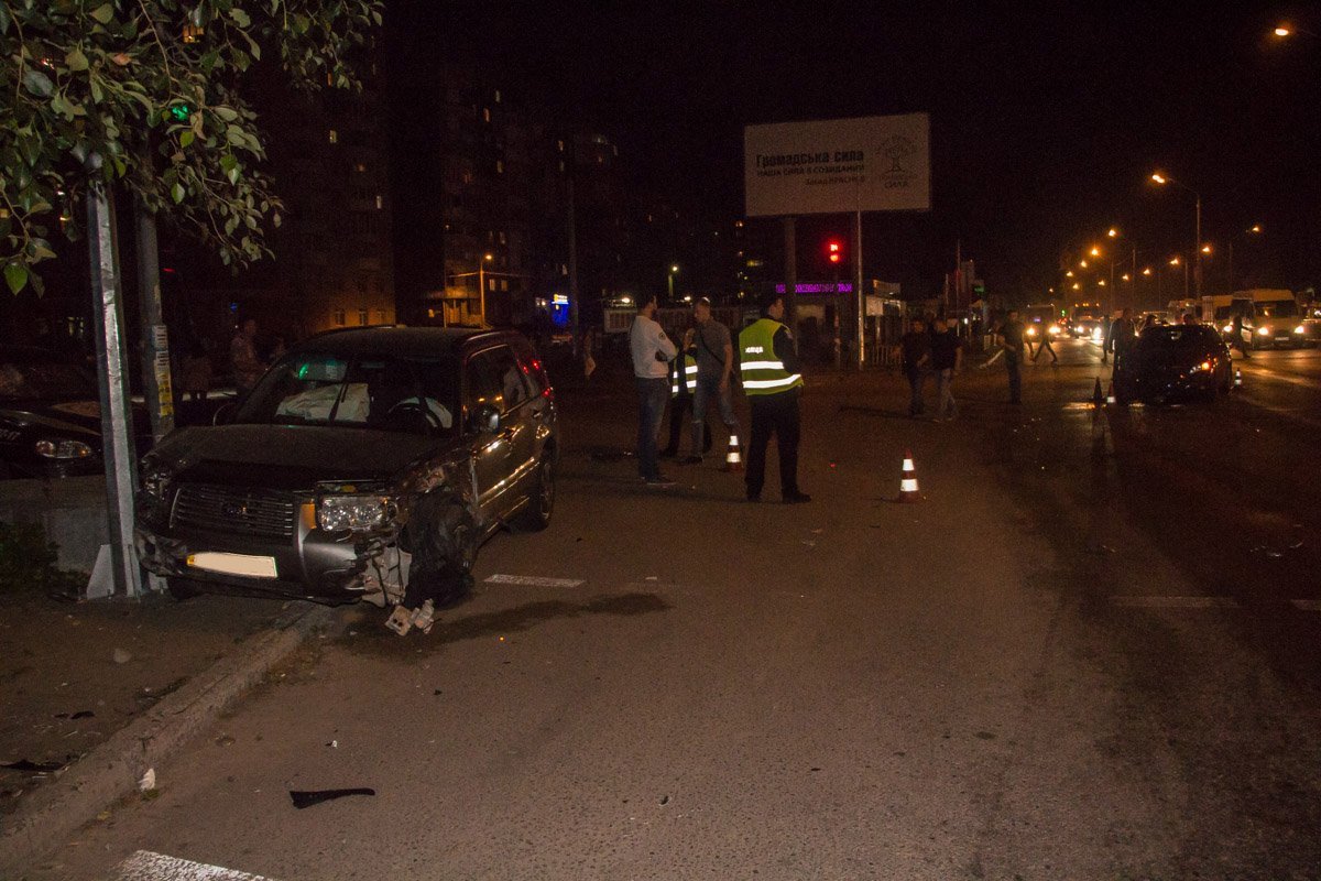 Легковушки, машина охраны "Гуард" и лошадь: на Донецком шоссе произошла авария 5