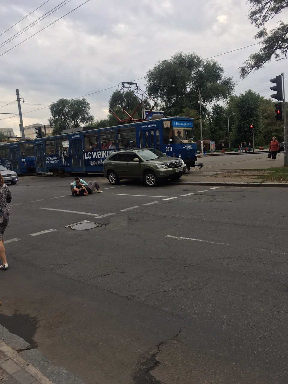 На Яворницкого Lexus сбил пешехода 1