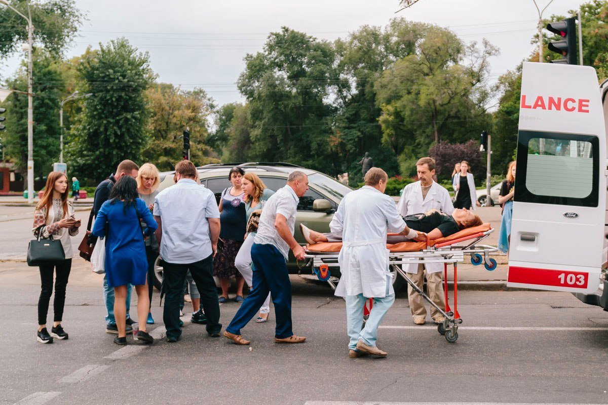 На Яворницкого Lexus сбил пешехода 4