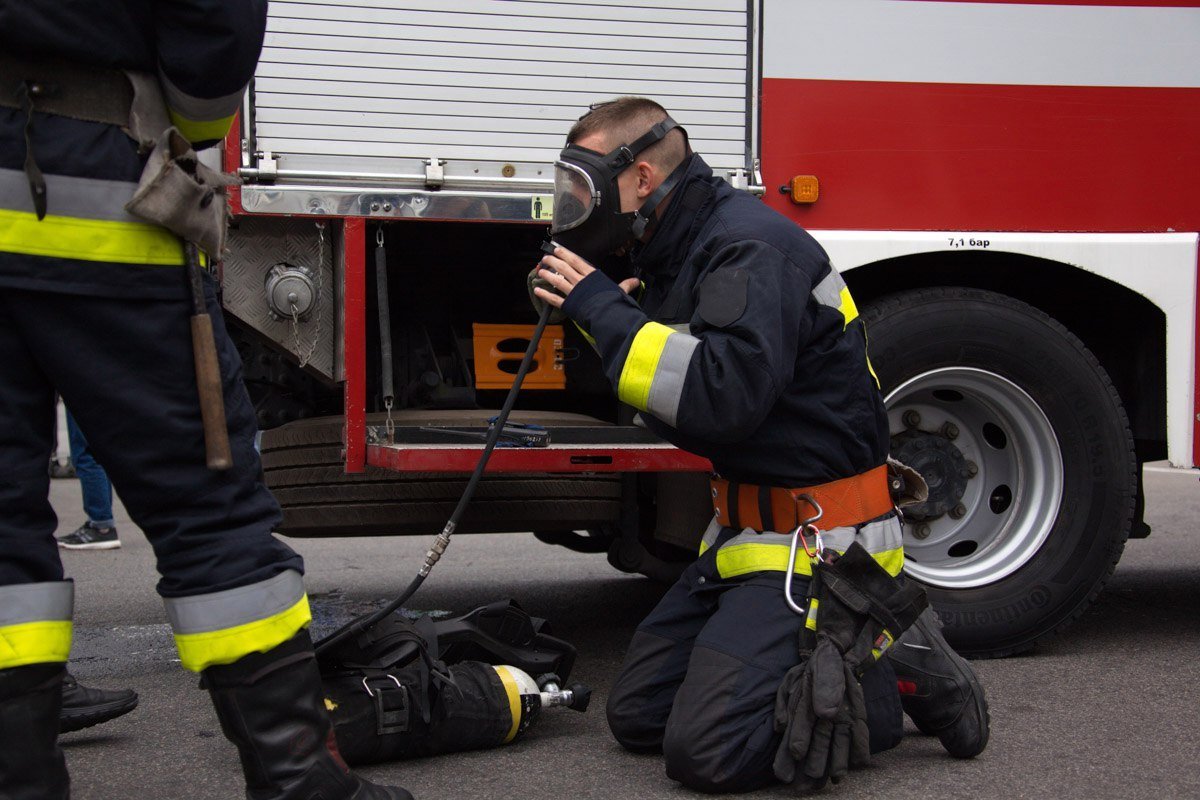 Расстрелянная машина и полиция: что происходит возле МОСТ-Сити 2