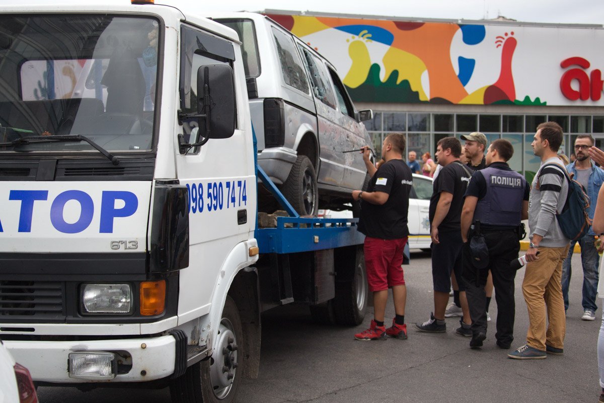 Расстрелянная машина и полиция: что происходит возле МОСТ-Сити 3