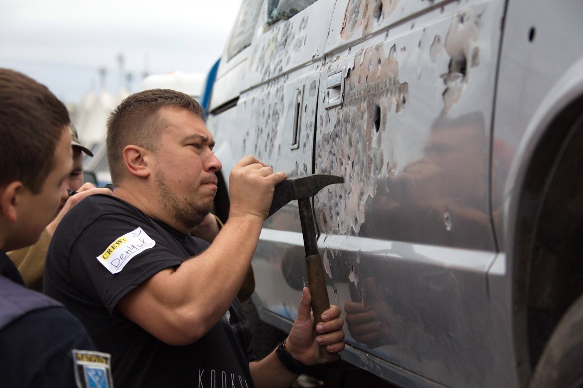 Расстрелянная машина и полиция: что происходит возле МОСТ-Сити 4