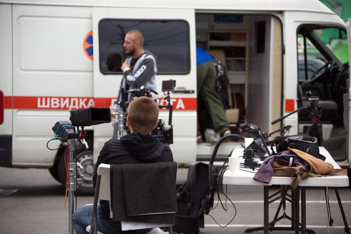 Расстрелянная машина и полиция: что происходит возле МОСТ-Сити 7