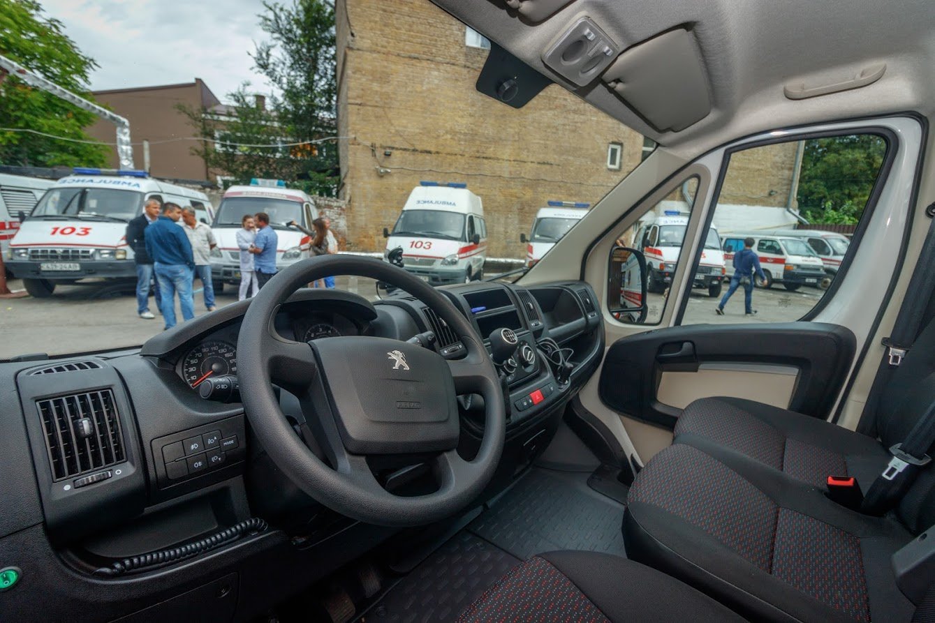 В Днепре появились современные машины "скорой помощи", спасающие жизни 3