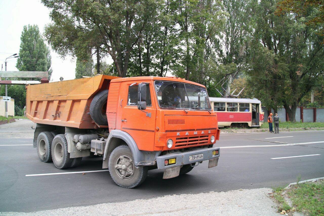 На Западном столкнулись трамвай и КамАЗ 5