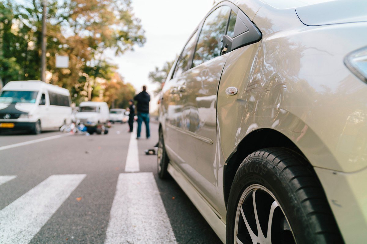 ДТП на 12 квартале: мотоциклист въехал в автомобиль Mazda 3