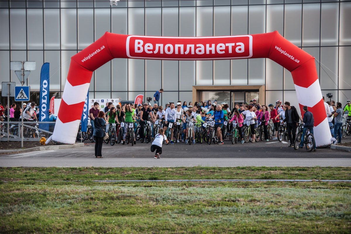 В Днепре велосипедисты собирали деньги на лечение больной девочки 2