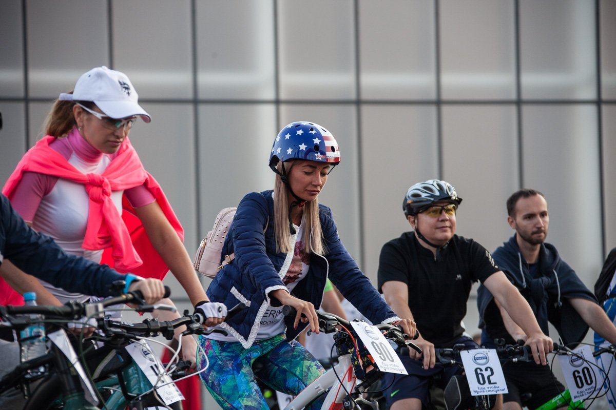 В Днепре велосипедисты собирали деньги на лечение больной девочки 5
