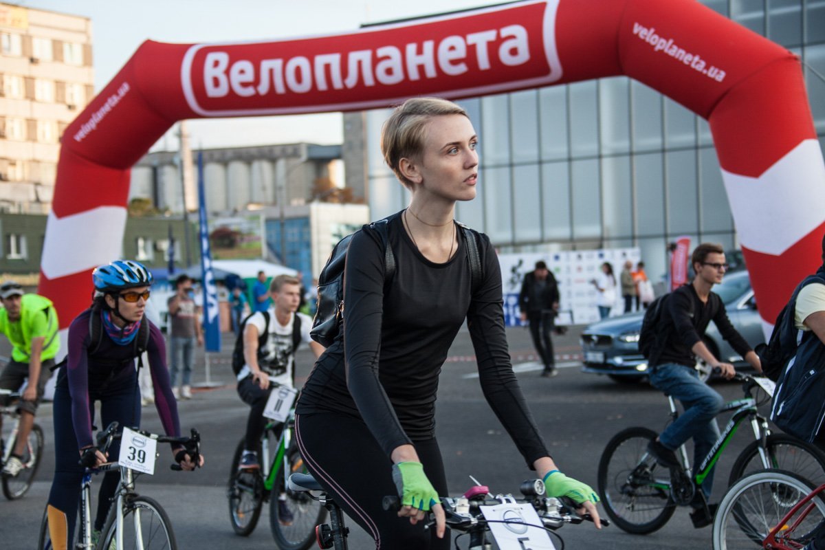 В Днепре велосипедисты собирали деньги на лечение больной девочки 8