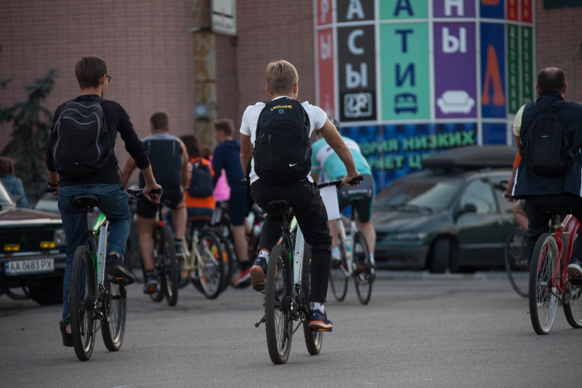 В Днепре велосипедисты собирали деньги на лечение больной девочки 9