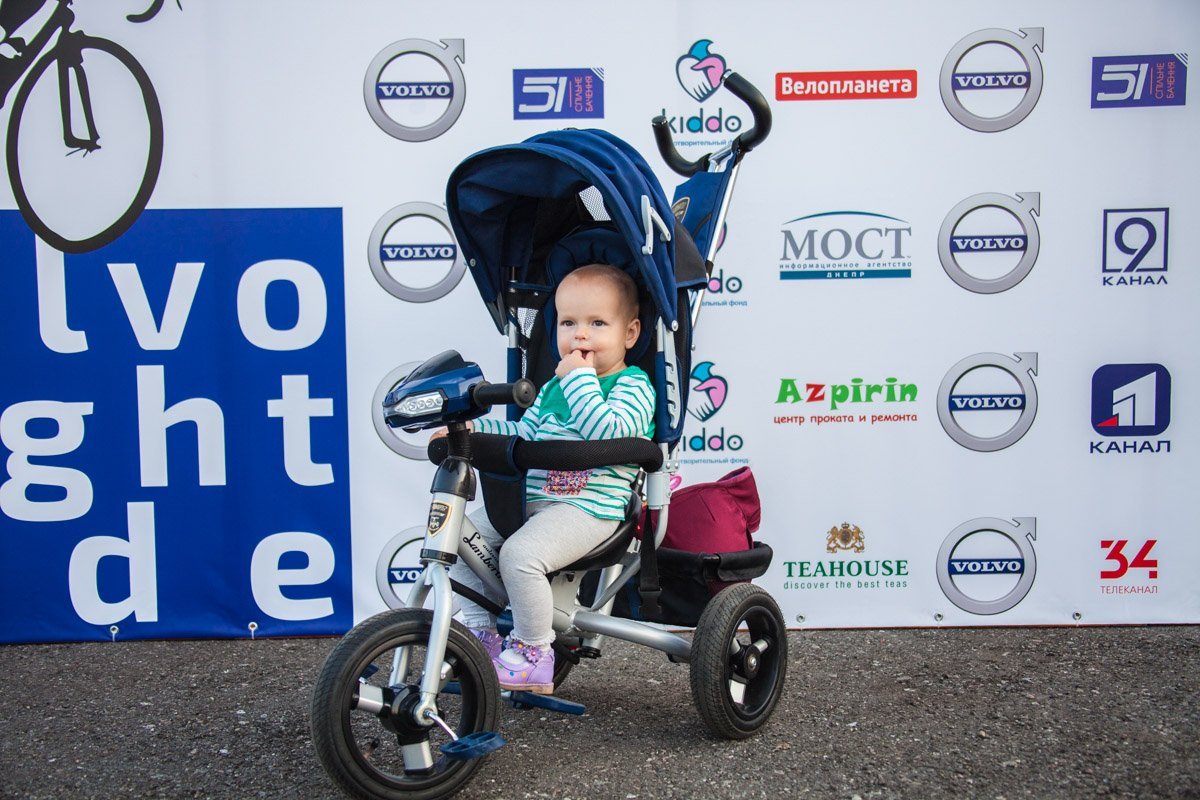 В Днепре велосипедисты собирали деньги на лечение больной девочки 11