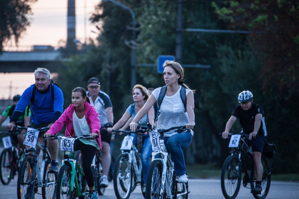 В Днепре велосипедисты собирали деньги на лечение больной девочки 16