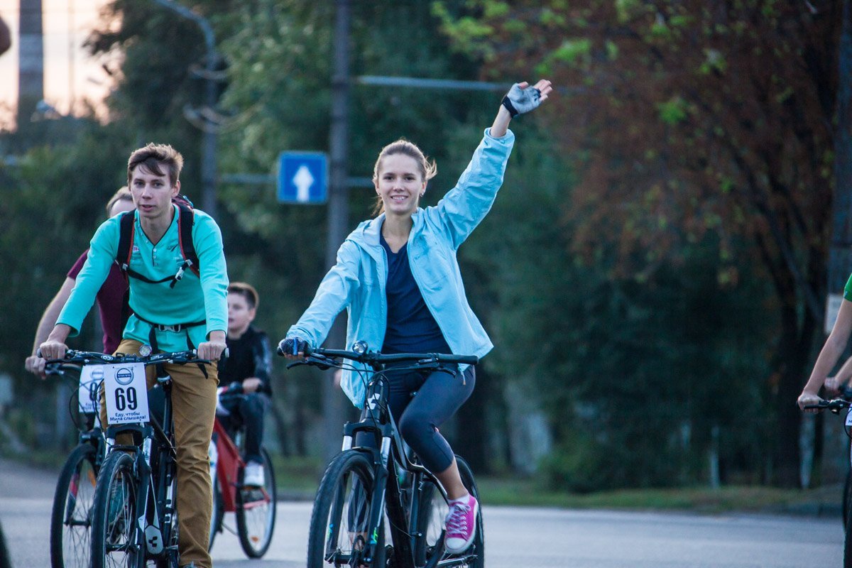 В Днепре велосипедисты собирали деньги на лечение больной девочки 17