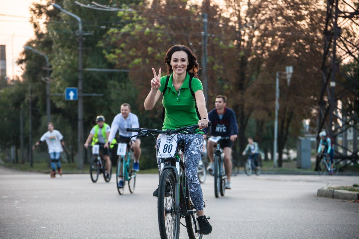В Днепре велосипедисты собирали деньги на лечение больной девочки 18