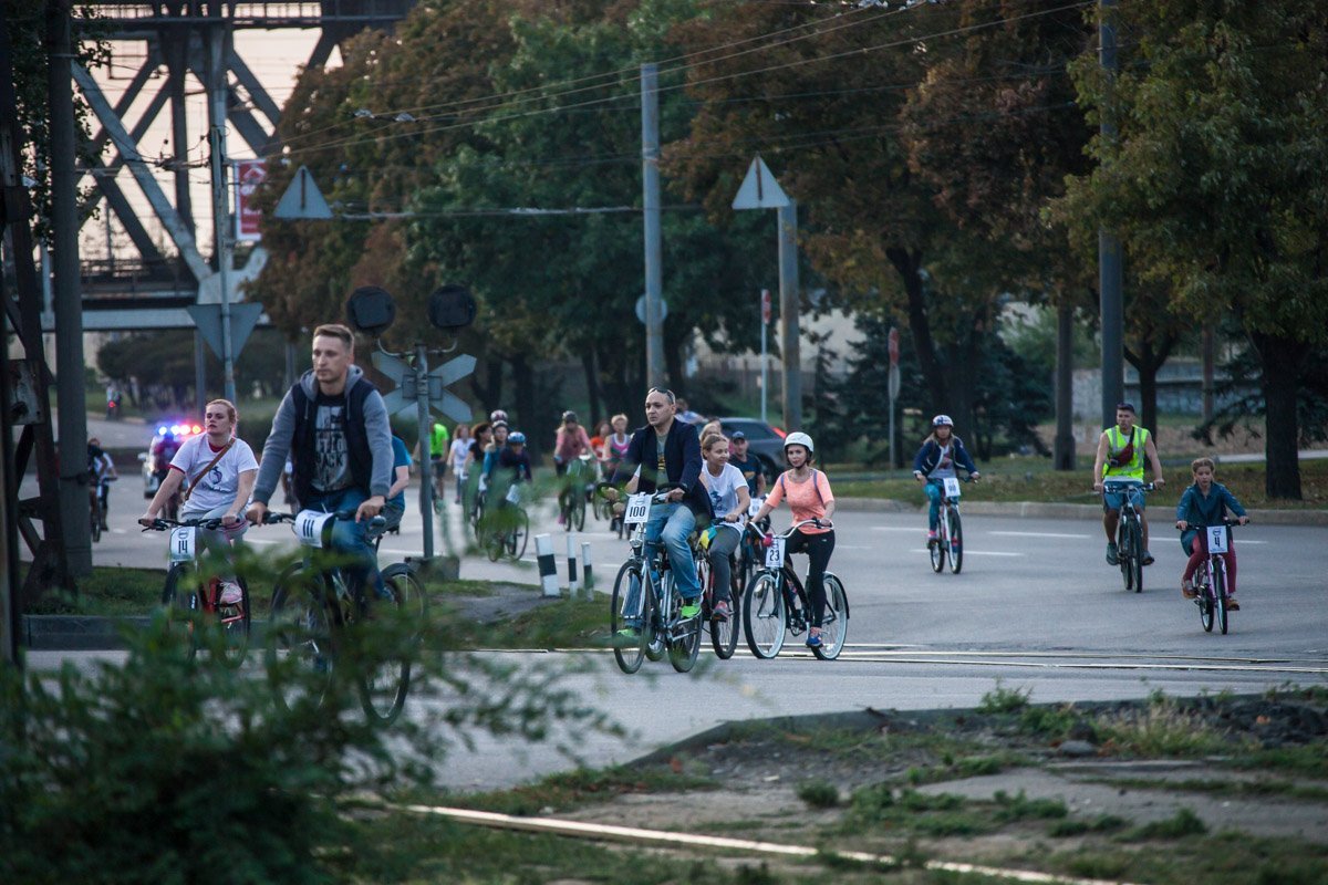 В Днепре велосипедисты собирали деньги на лечение больной девочки 19
