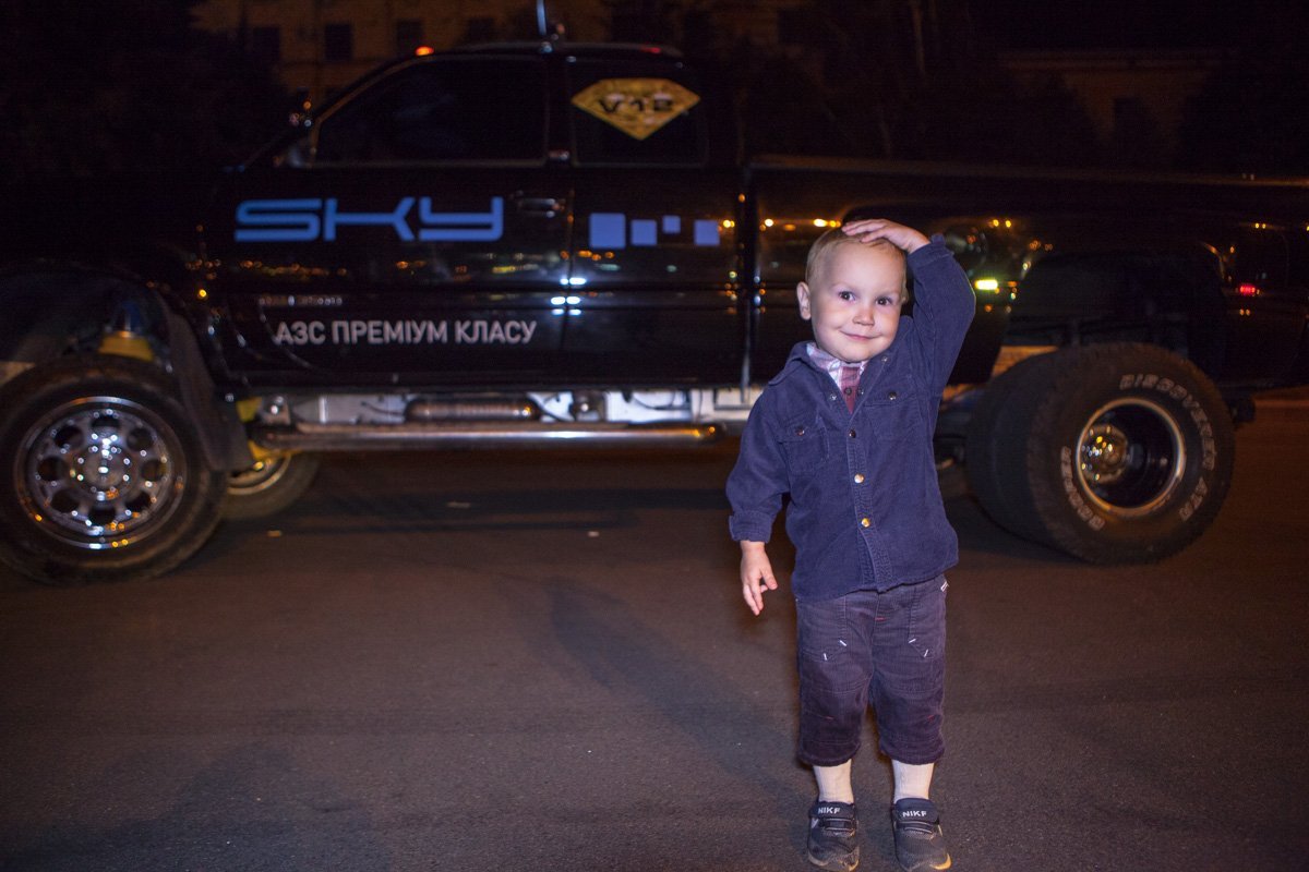 В центре Днепра показали машины "на тюнинге" 2