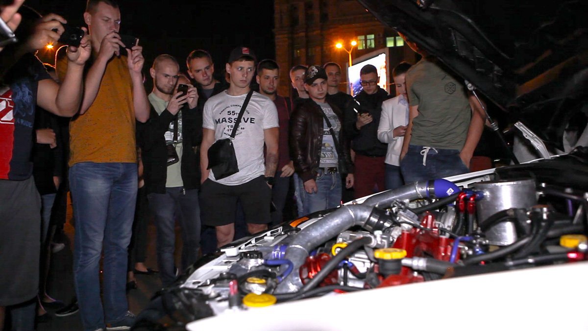 В центре Днепра показали машины "на тюнинге" 5