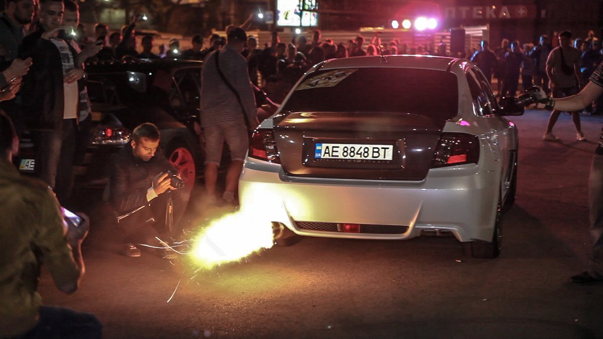 В центре Днепра показали машины "на тюнинге" 7