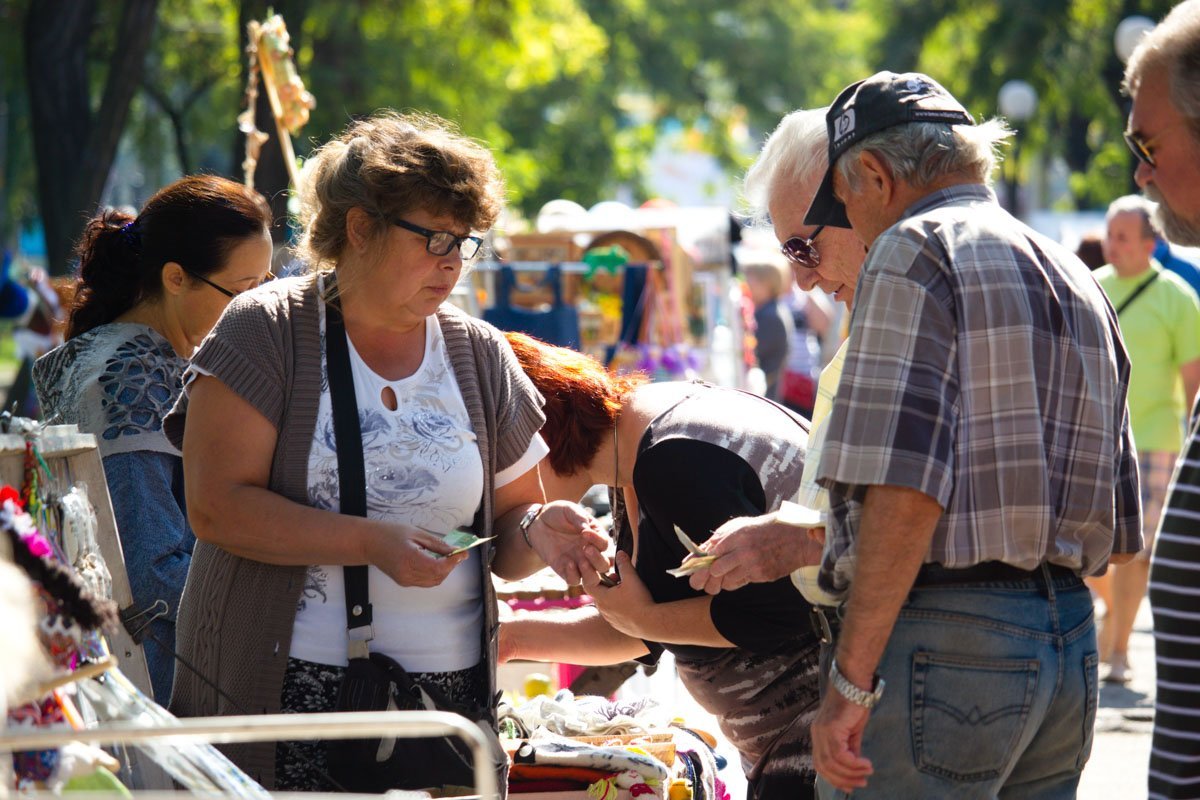 На День города в центре Днепра открылась ярмарка изделий ручной работы 4