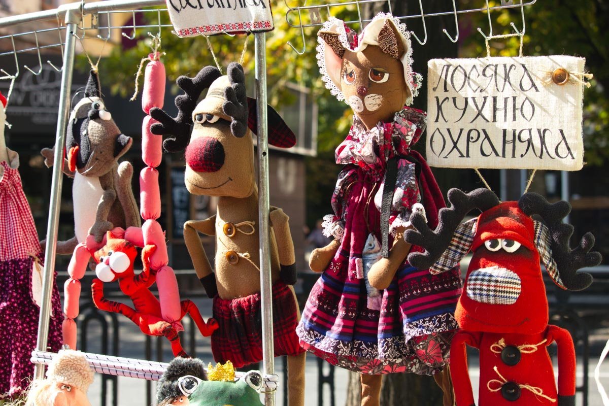 На День города в центре Днепра открылась ярмарка изделий ручной работы 10