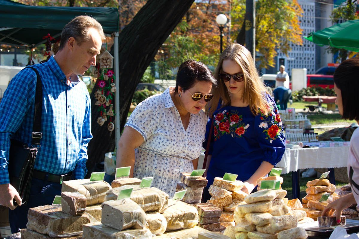 На День города в центре Днепра открылась ярмарка изделий ручной работы 13