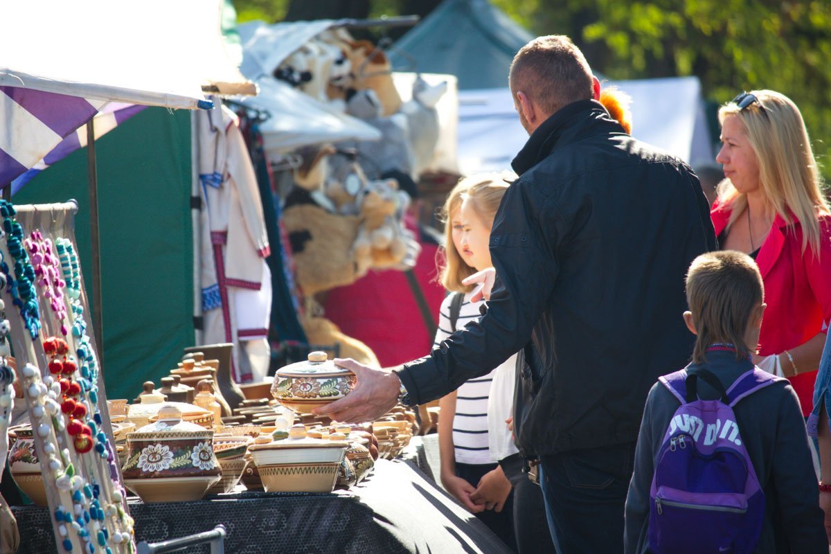 На День города в центре Днепра открылась ярмарка изделий ручной работы 20
