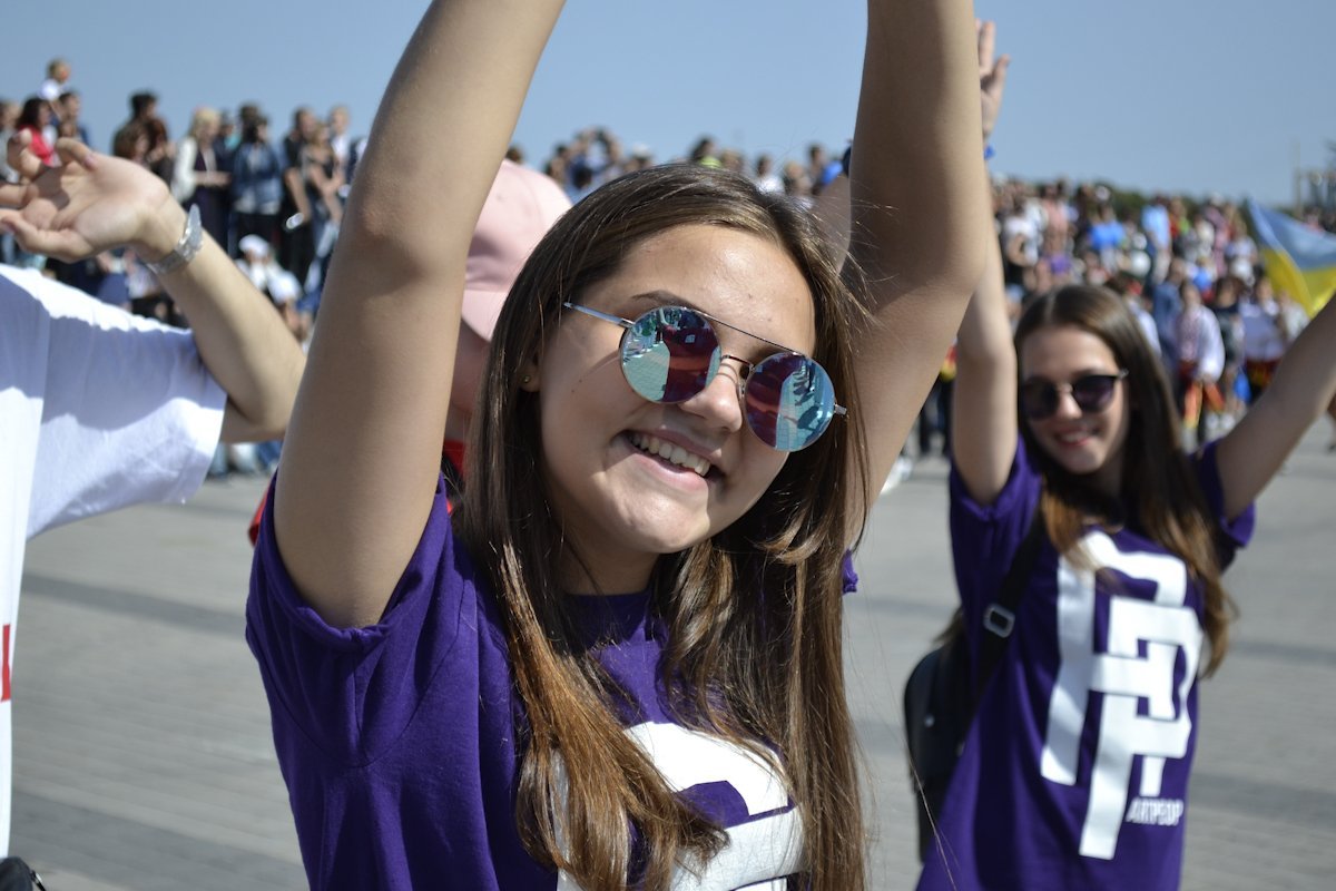 Масштабный флешмоб на Фестивальном причале: видео с высоты птичьего полета 3