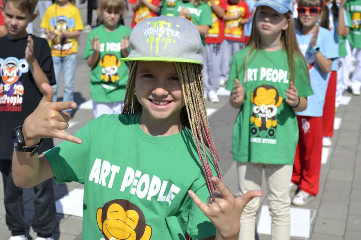 Масштабный флешмоб на Фестивальном причале: видео с высоты птичьего полета 5