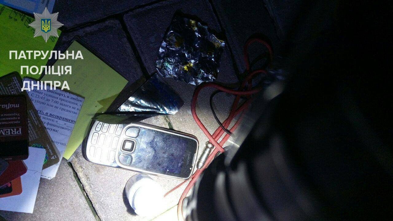 По горячим следам: патрульные Днепра поймали грабителей сразу после преступления 5