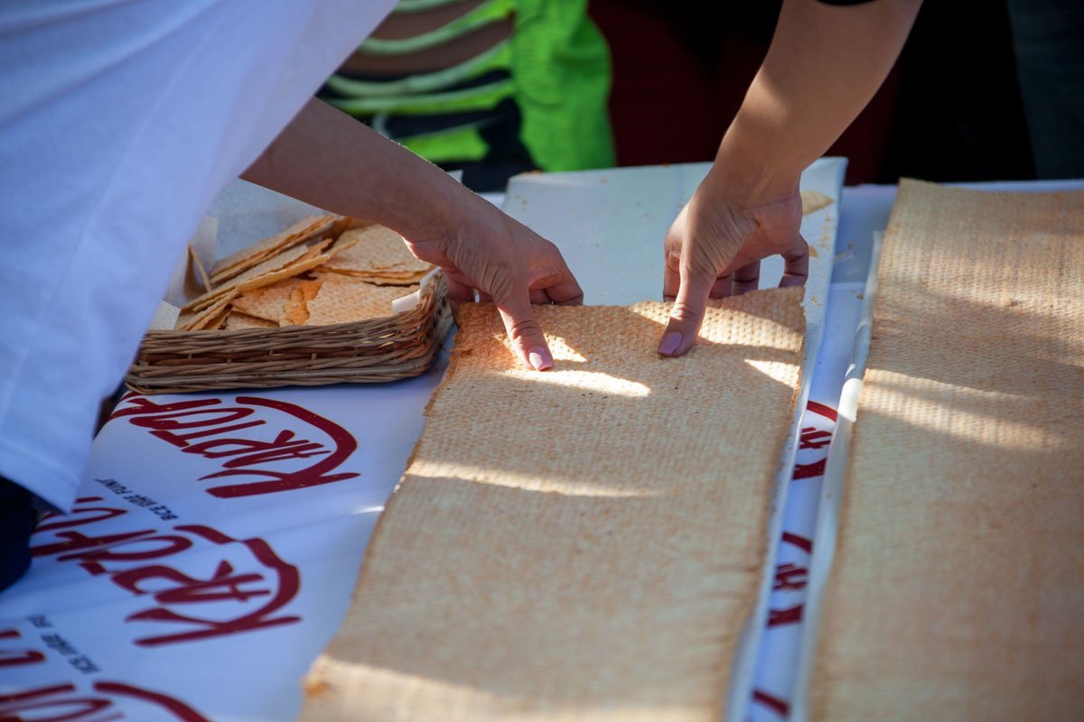 Самая длинная чипса и самая большая коробка конфет: в День города в Днепре установили четыре новых рекорда Украины 8