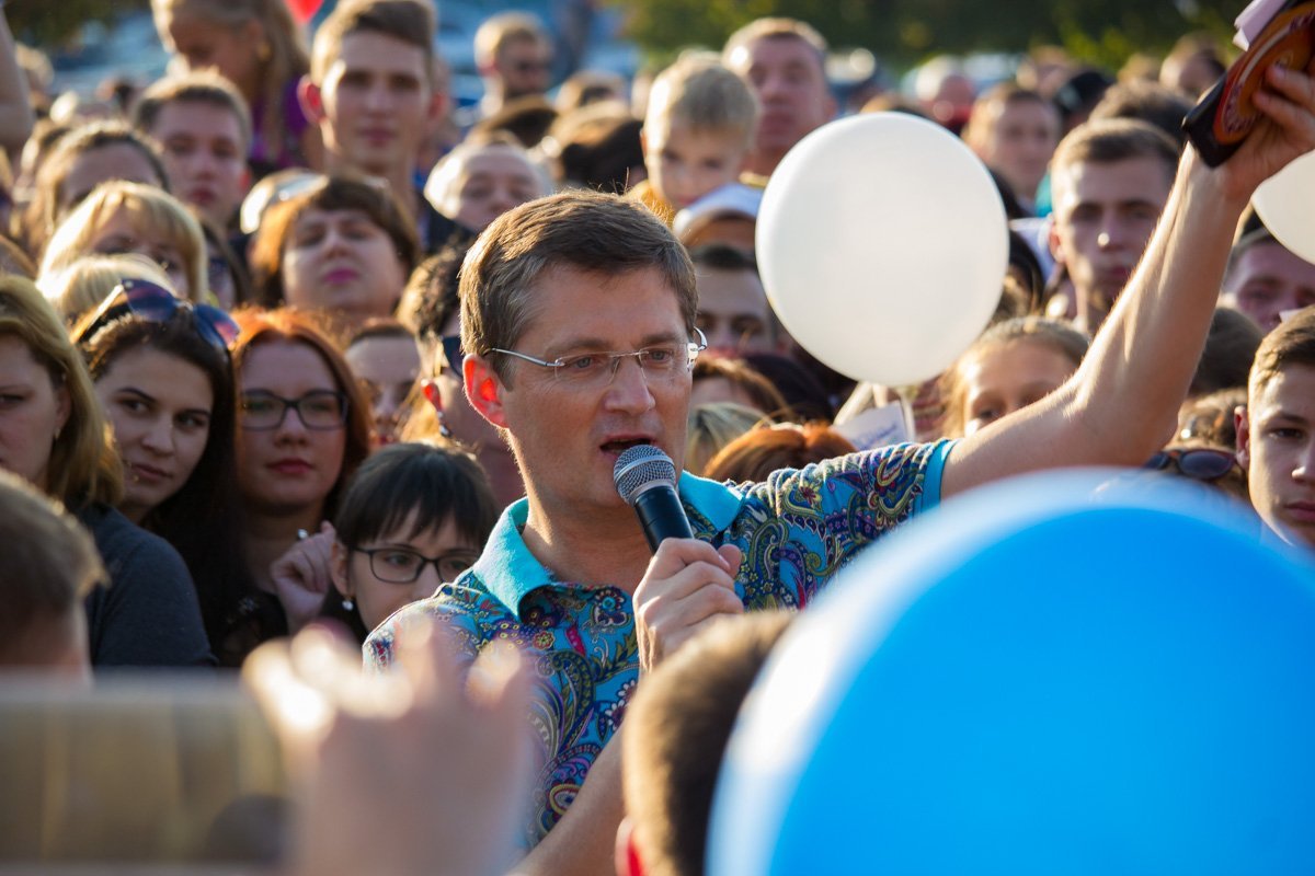 В День города возле цирка Игорь Кондратюк провел "Караоке на майдані" 2