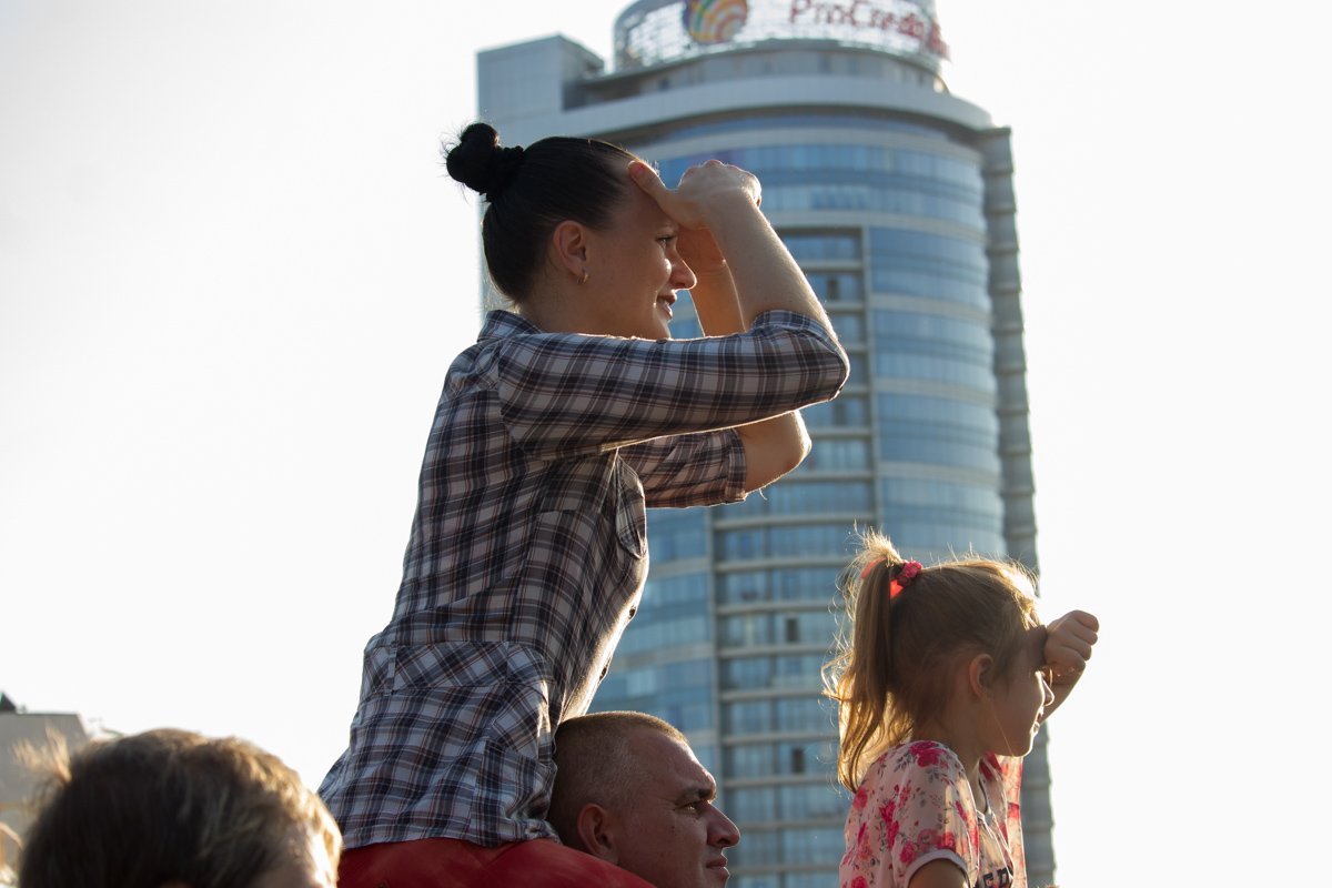 В День города возле цирка Игорь Кондратюк провел "Караоке на майдані" 3