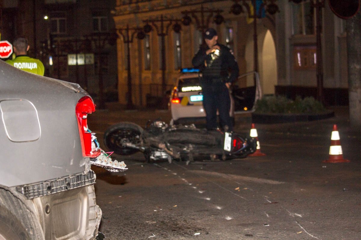 В центре Днепра пьяный мотоциклист дважды попал в ДТП 5