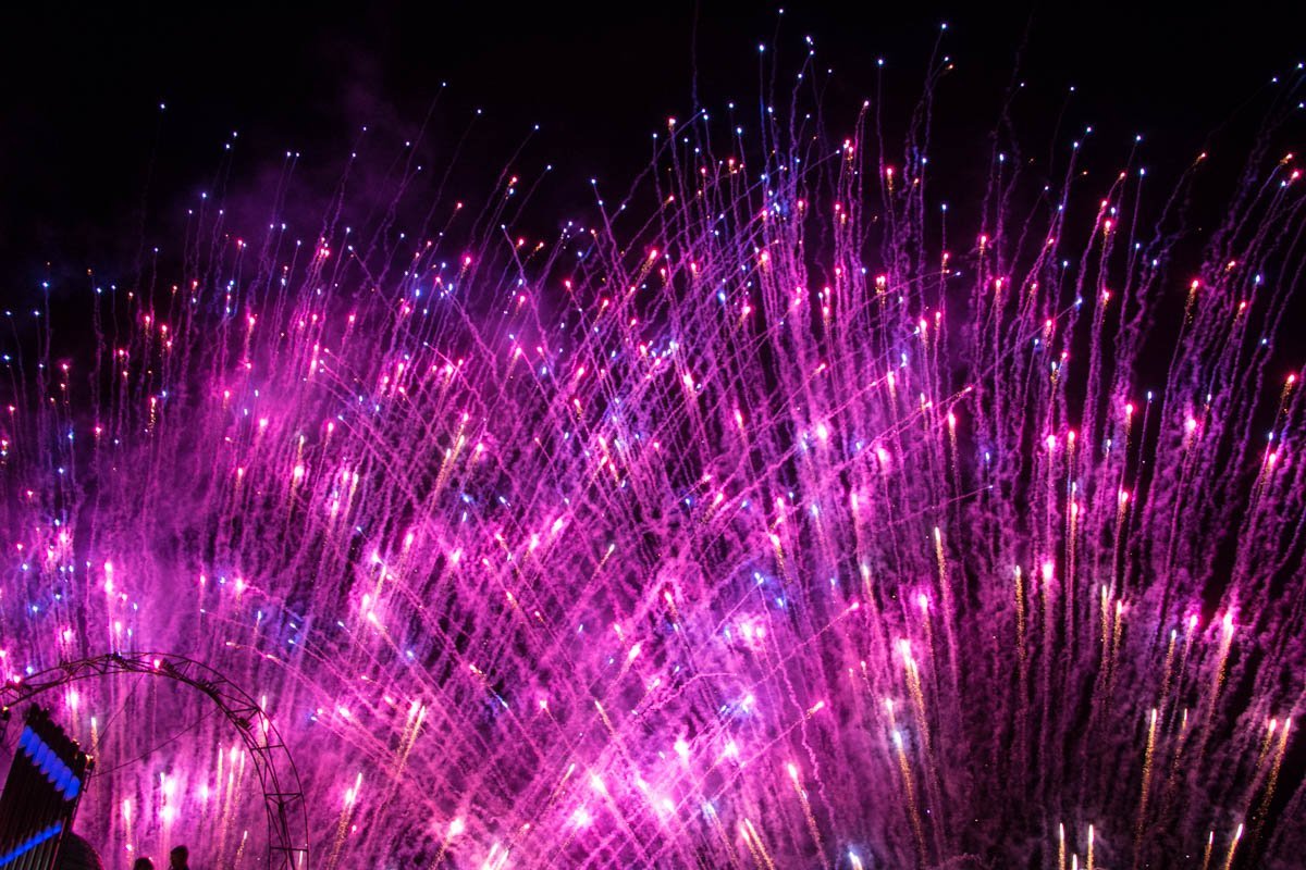 Огненный орган и пиротехника: на Фестивальном причале показали фаер-шоу 6