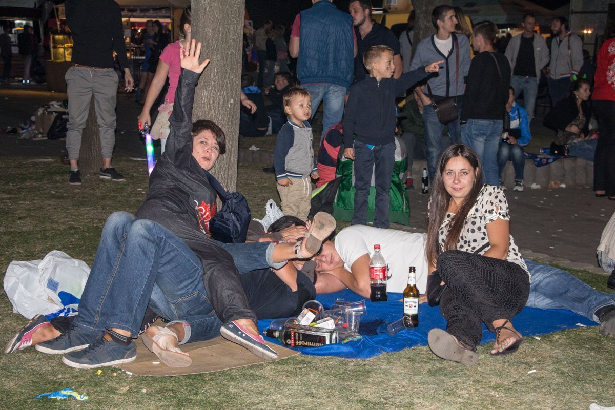 Пьяные люди и горы мусора: последствия празднования Дня города 13