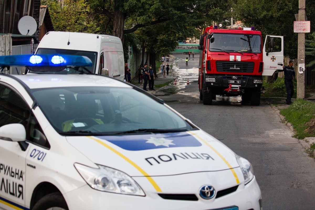 В Днепре на Щепкина горел заброшенный дом 6