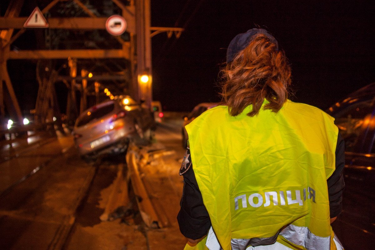 ДТП на Амурском мосту: Chery влетел в металлоконструкцию 11