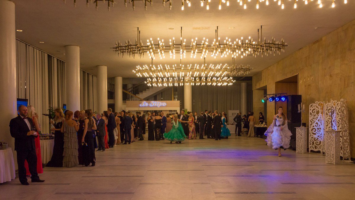 Шорох кружев, танцы и блеск драгоценностей: в Днепре прошел Екатерининский бал 2