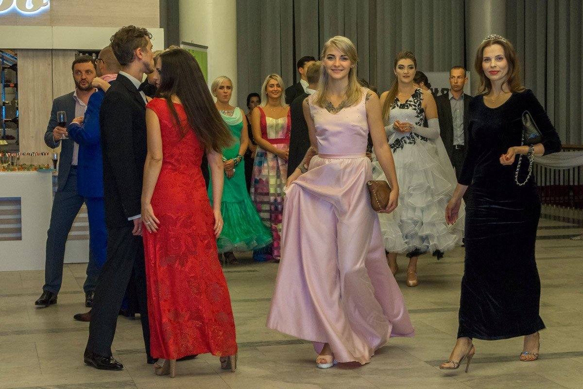 Шорох кружев, танцы и блеск драгоценностей: в Днепре прошел Екатерининский бал 17